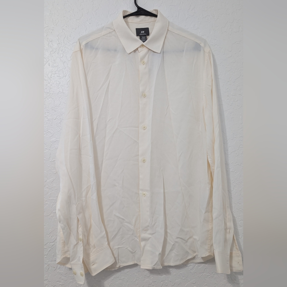 H&M Cream Dress Shirt Classic Formal Style. Size M